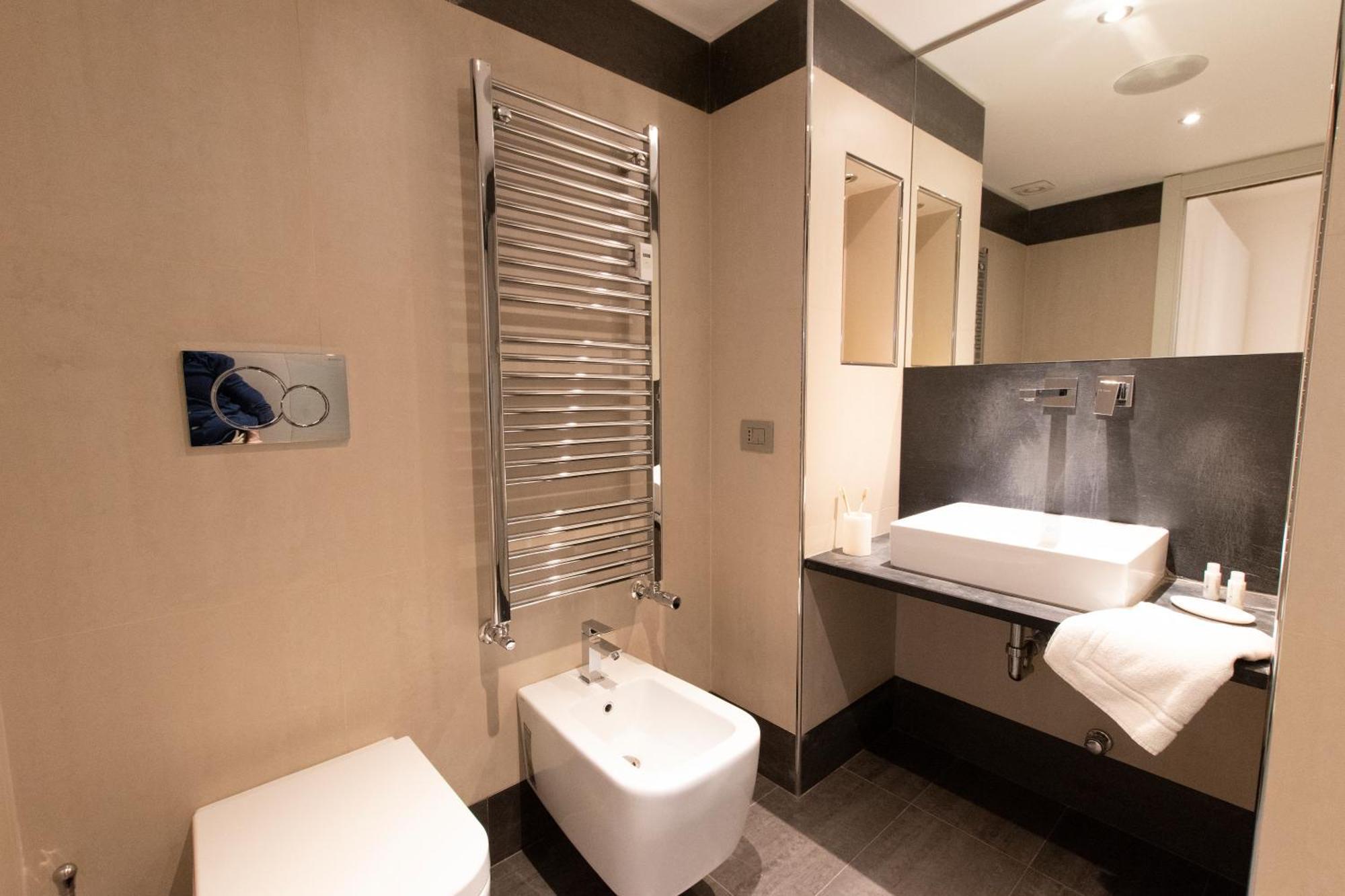 Luxury Apartment - Bramante 7 Milano Eksteriør billede